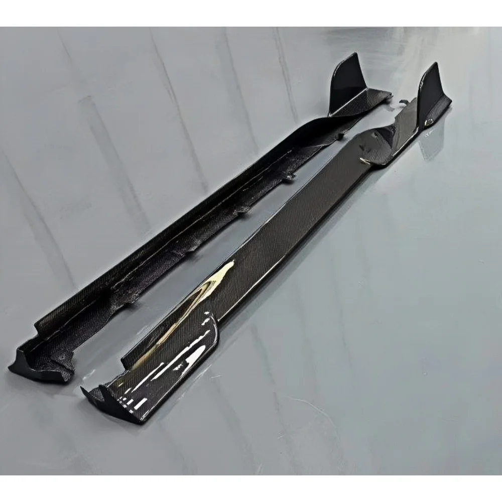 

Модификация кузова: боковые юбки и накладки на пороги из сухого карбона в стиле M для Ferrari SF90