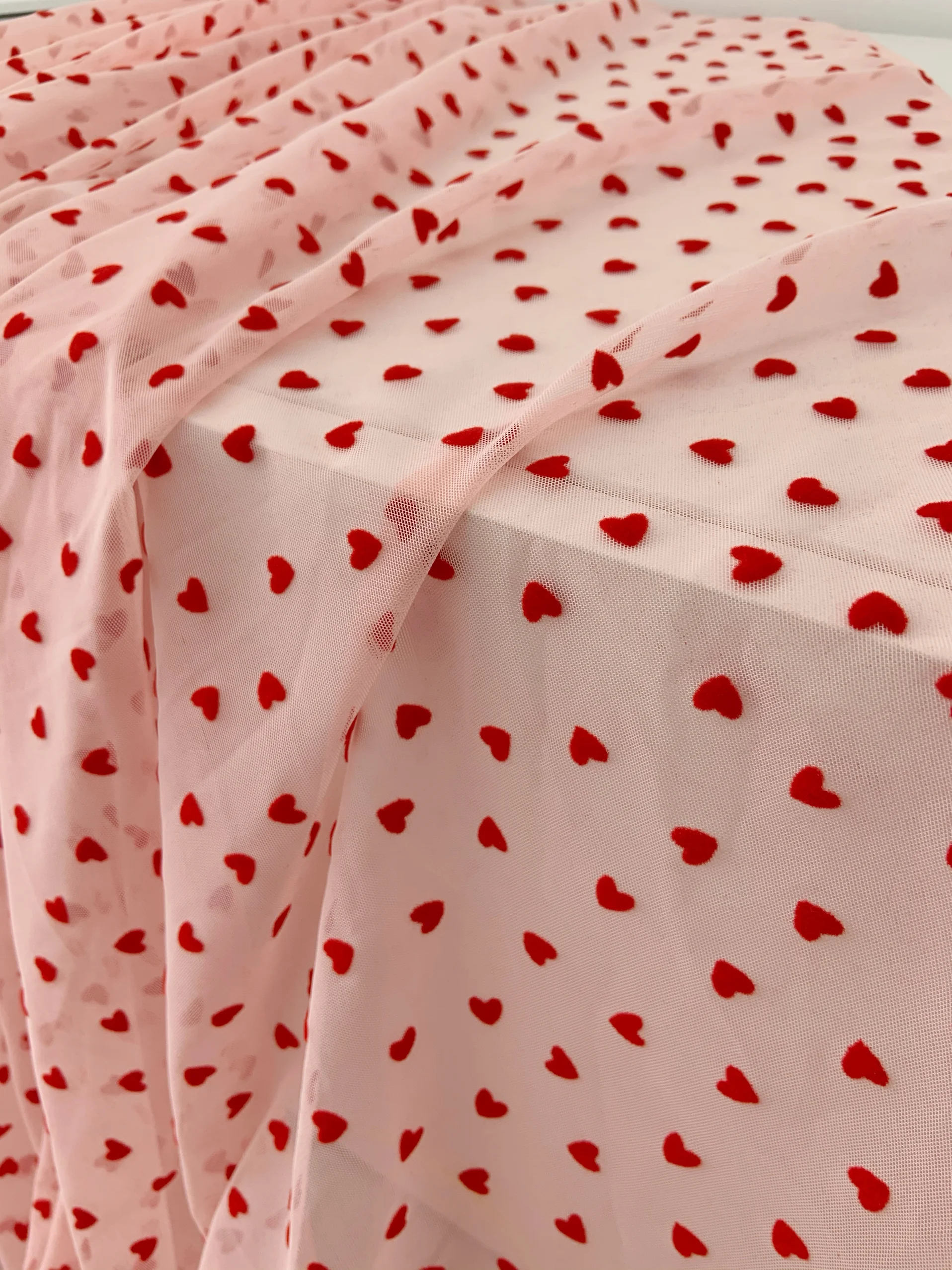 tecido-de-veludo-rosa-em-formato-de-coracao-com-quatro-lados-elasticos-para-confeccao-de-roupas-e-acessorios-diy