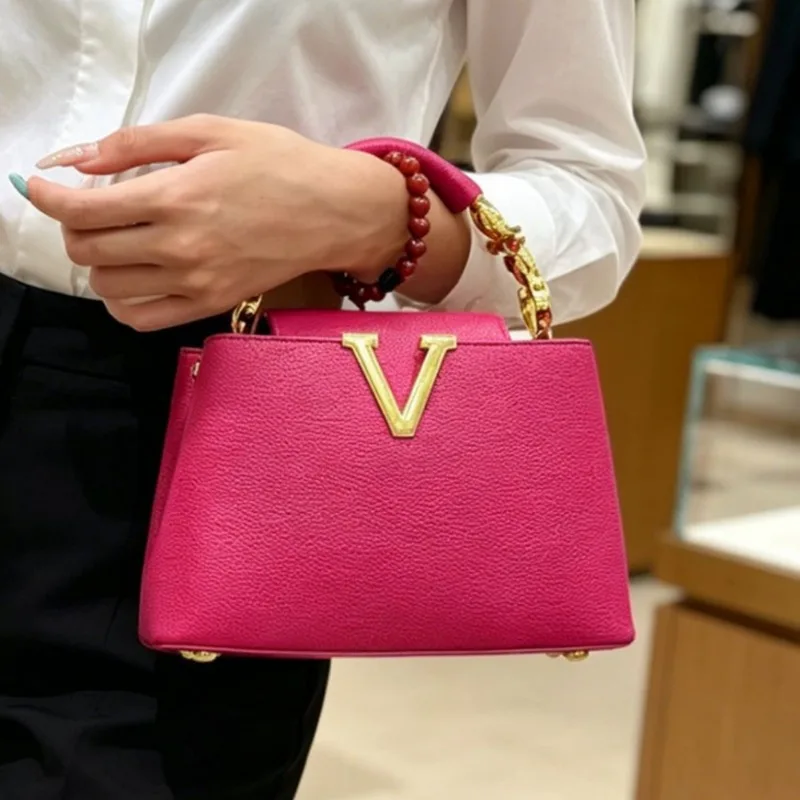 Famous Designer Shoulder Bag For Ladies, High-Quality Leather With Decorative Buckle, Elegant And Versatile For Any Event