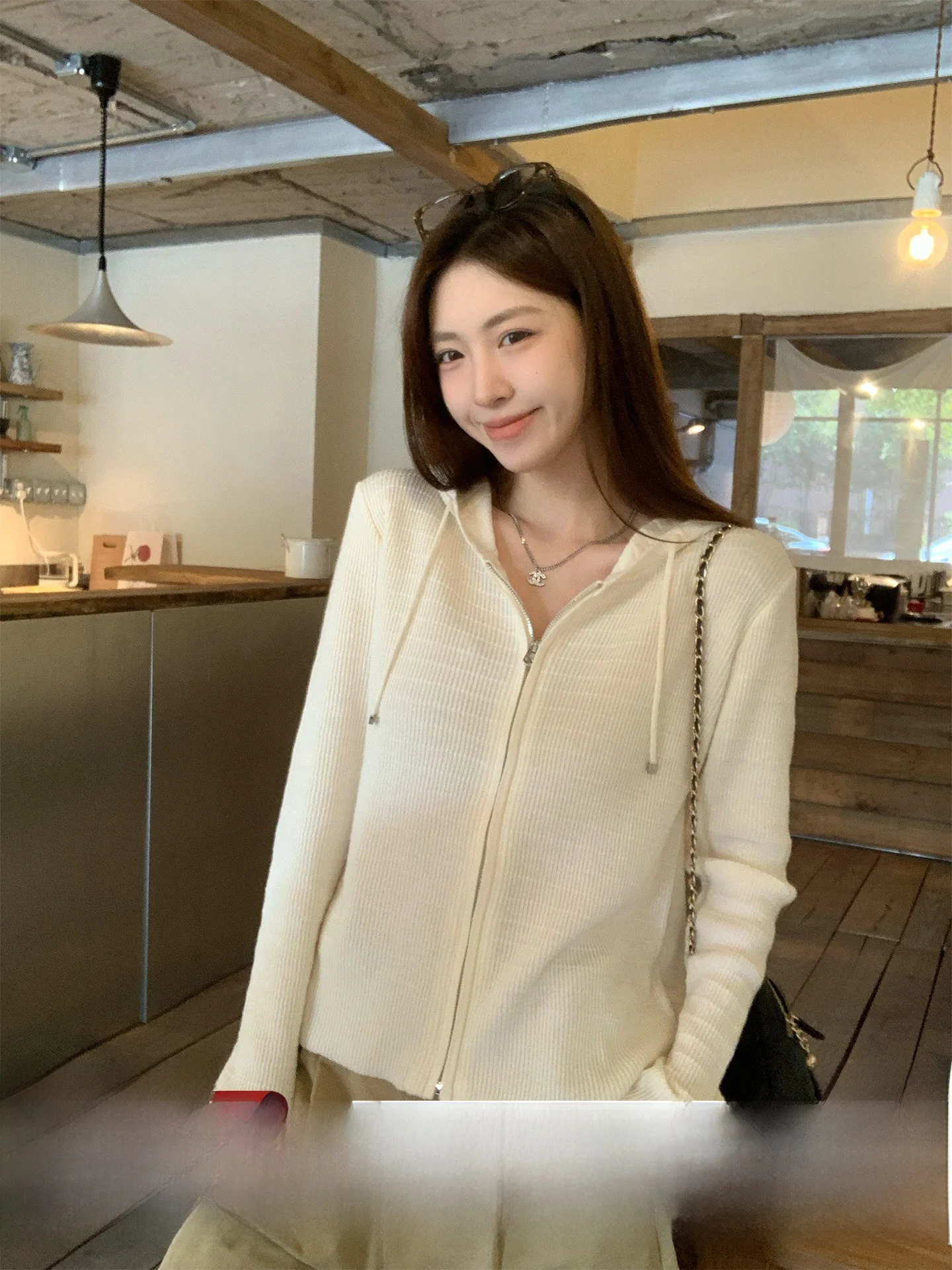 

Новый женский вязаный кардиган Morning Bloom Apricot с капюшоном, весенняя коллекция, мягкая корейская верхняя одежда с длинными рукавами, создающая ощущение комфорта.