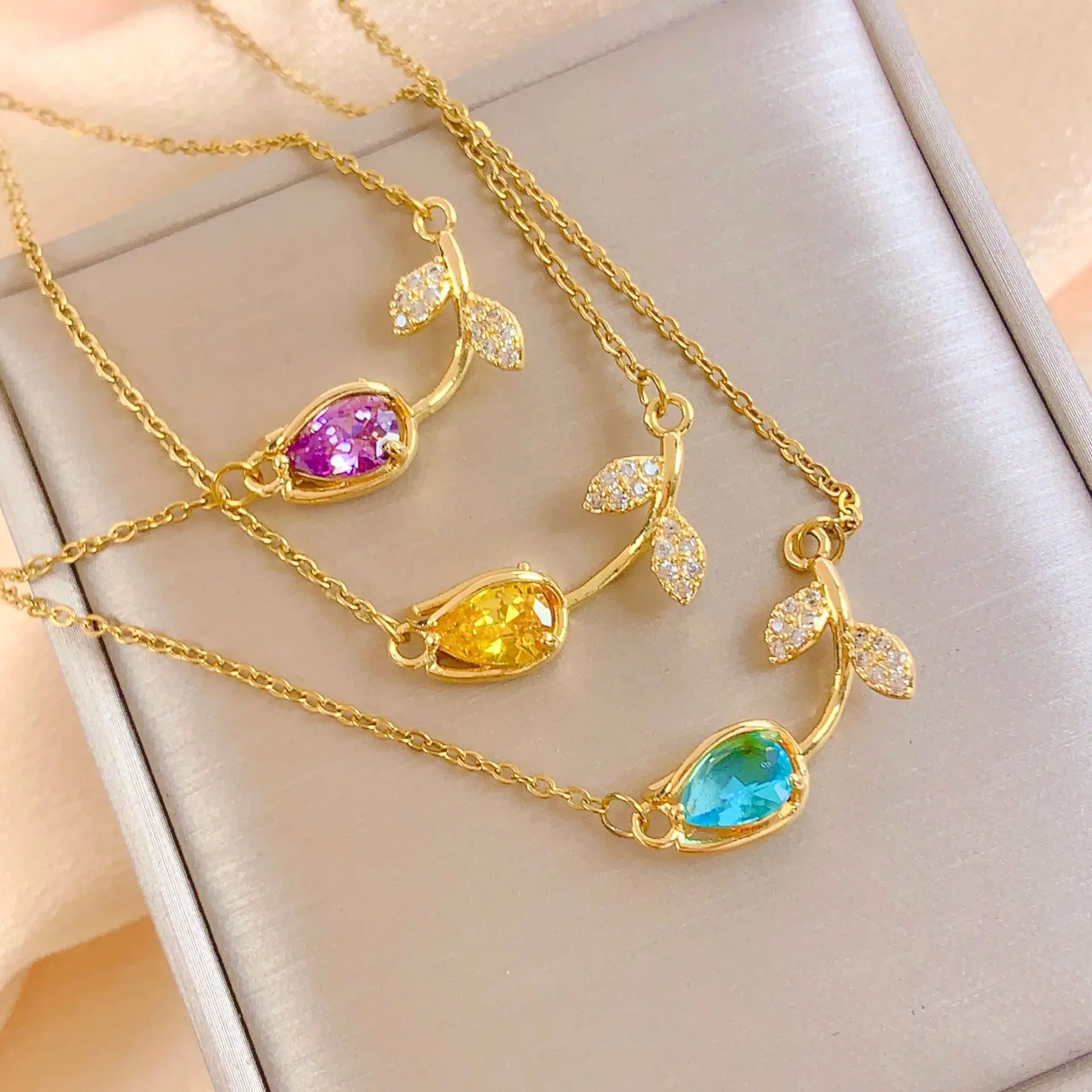

Women Tulip Flower Chain Necklace Versatile High-End Non-Fading Titanium Steel Zircon Gold Color Necklace Jewelry Accessory