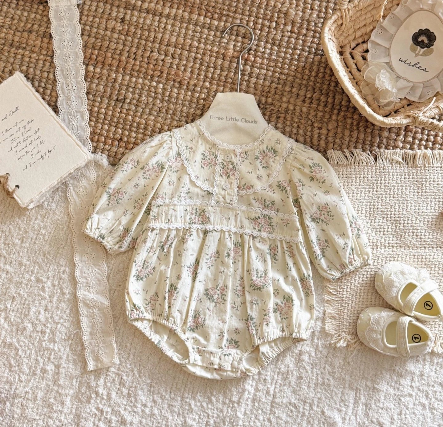Baby Rompers 2026 New Spring and Autumn Girls Baby Baby French Rompers Exquisite Lace Bag Fart Clothes Korean