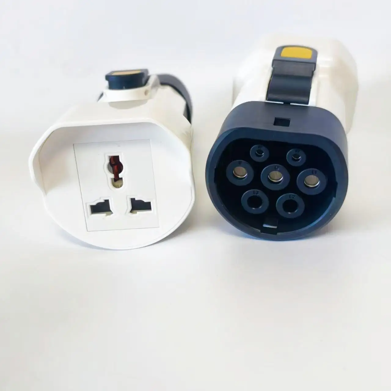 V2L 타입2 방전기 차량 충전 어댑터 방수 휴대용 EV 케이블 영국 소켓 차량 방전용