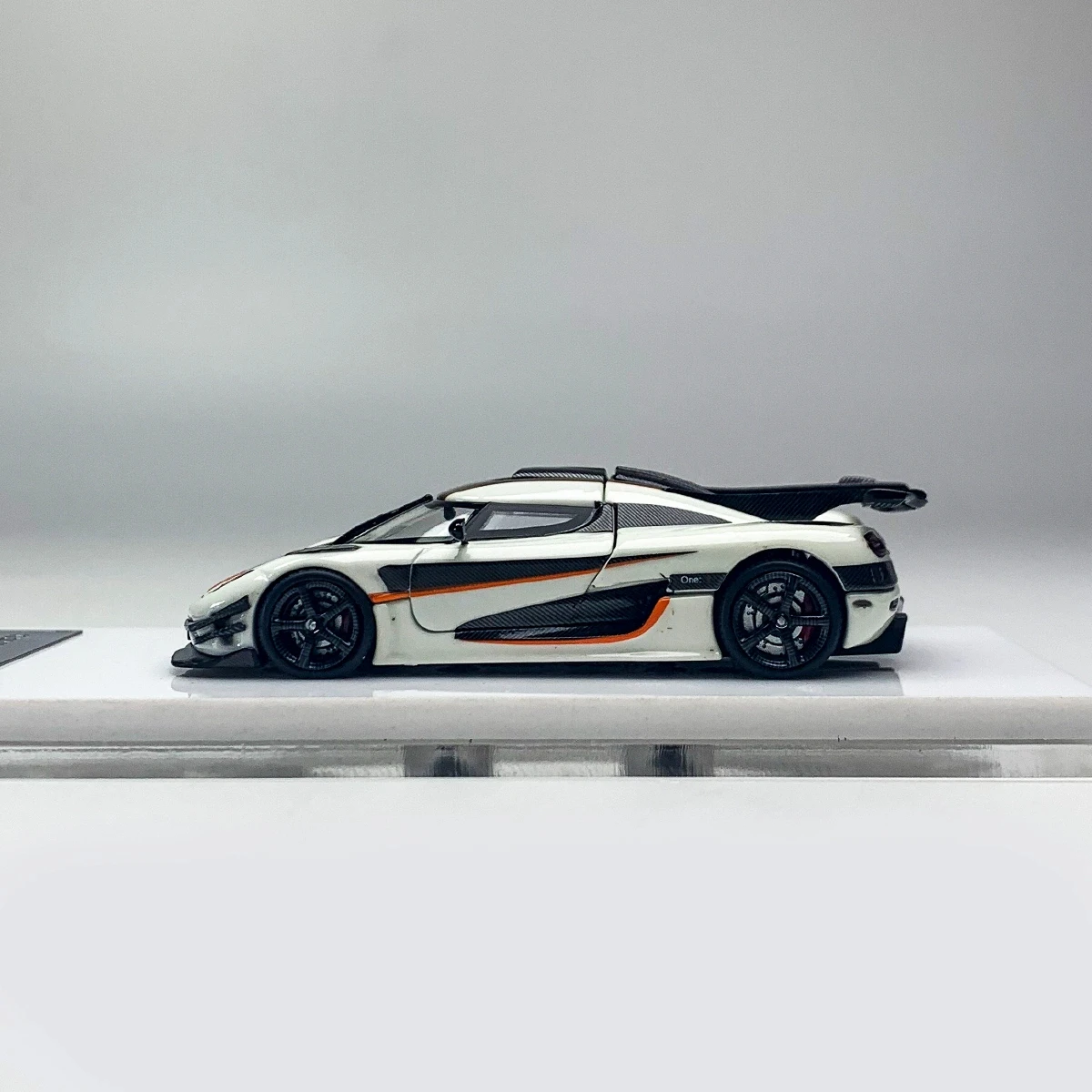 Stocks POP Shine 1:64 Diecast Koenigsegg ONE 1 Luminous White Color In 2024