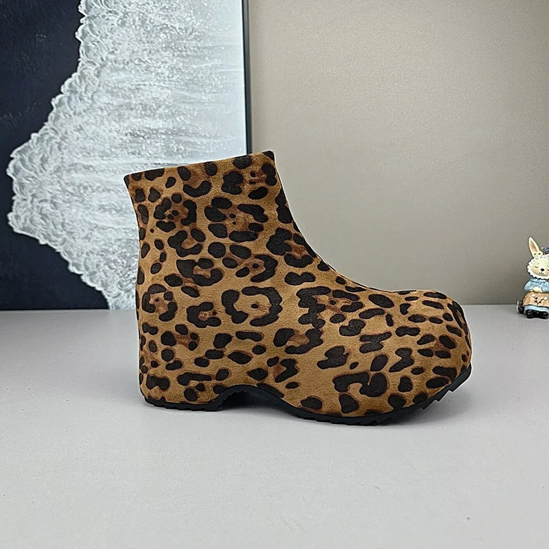 ليوبارد النساء أحذية بوت قصيرة أحذية مسطحة الرياضة تشيلسي الأحذية 2025 الشتاء الاتجاه حذاء رياضة الجري المشي الجلد المدبوغ أحذية Mujer الثلوج بوتاس