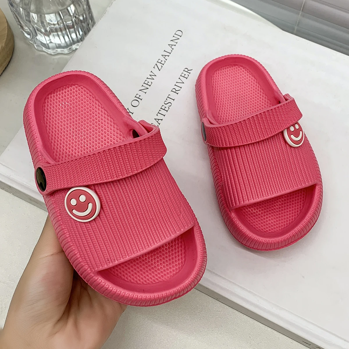 Cool Smile Pattern Boys' Waterproof Sandals - Lightweight And Breathable Children's Beach And Pool-specific Shoes
