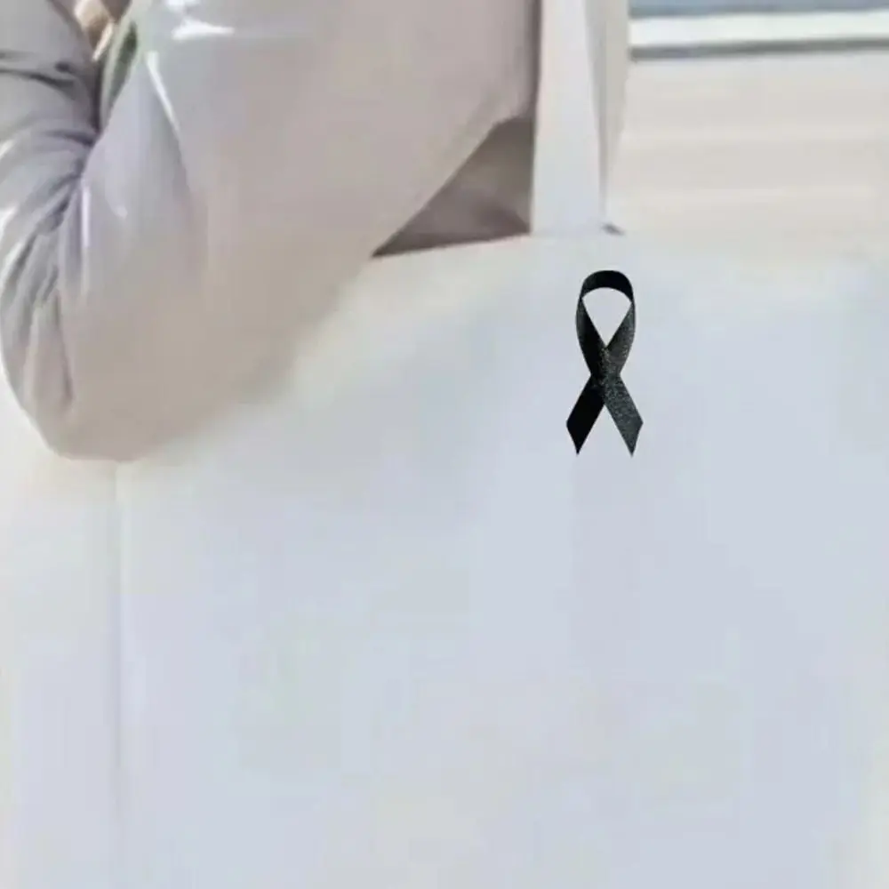 50 قطعة الوعي الشريط الأسود دبوس الميلانوما السرطان سرطان الثدي جنازات تذكارية دبوس الجلد السرطان التلبيب دبوس الحداد شارة بروش