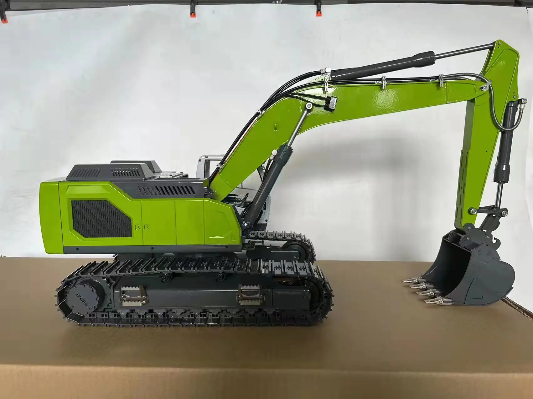 Toy 1/14 New Hydraulic RC Excavator Remote Control 945 Truck Painted Assembled Yellow Car Toucan Earth Digger Vehicle Model