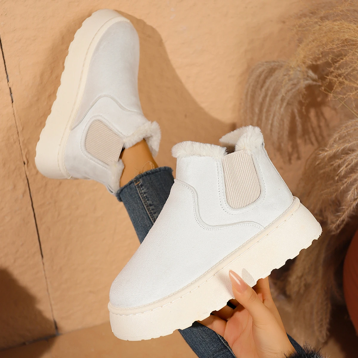 Winter Women Short Plush Warm Snow Boots Casual Flats Shoes New Platform Retro Suede Fur Chelsea Ankle Boots Zapatos De Mujer