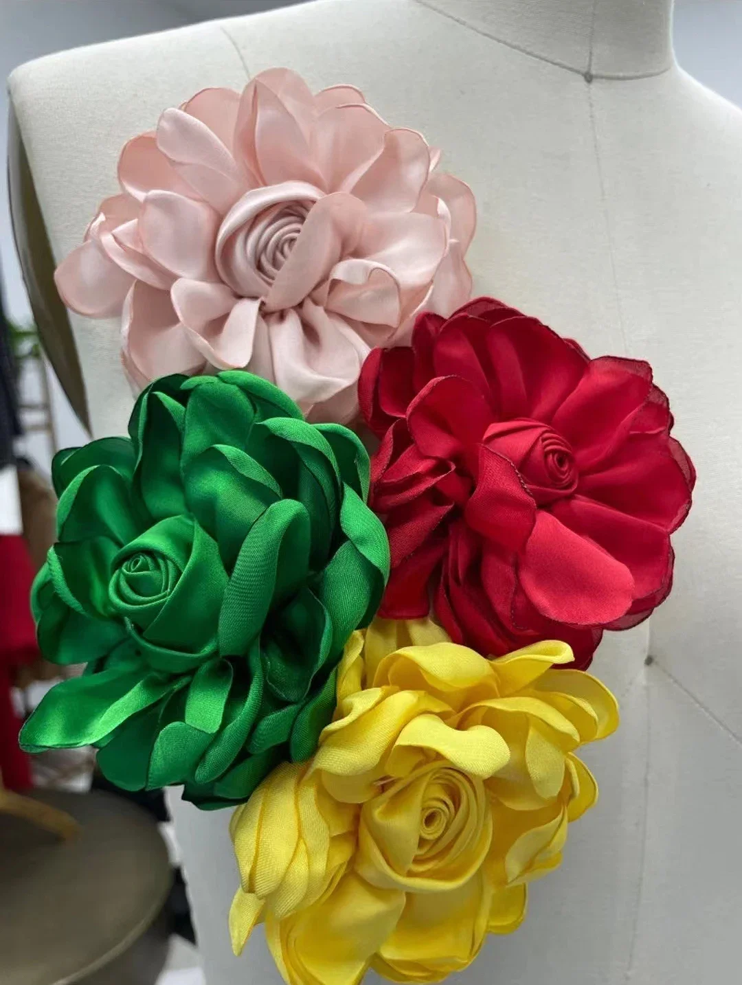 

Big Rose Brooch handmade production supports customization