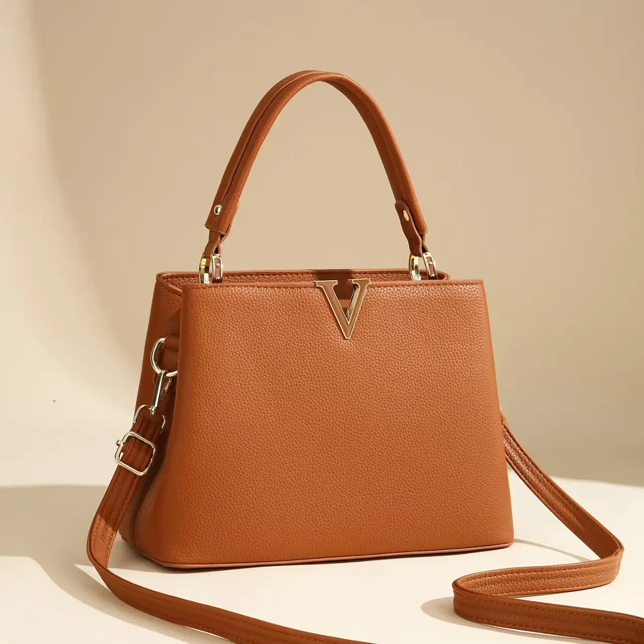 حقيبة يد نسائية عصرية غير رسمية 2025 نمط جديد بسيط كيلي حقيبة كروس خفيفة الوزن حقيبة كتف فاخرة للاستخدام اليومي