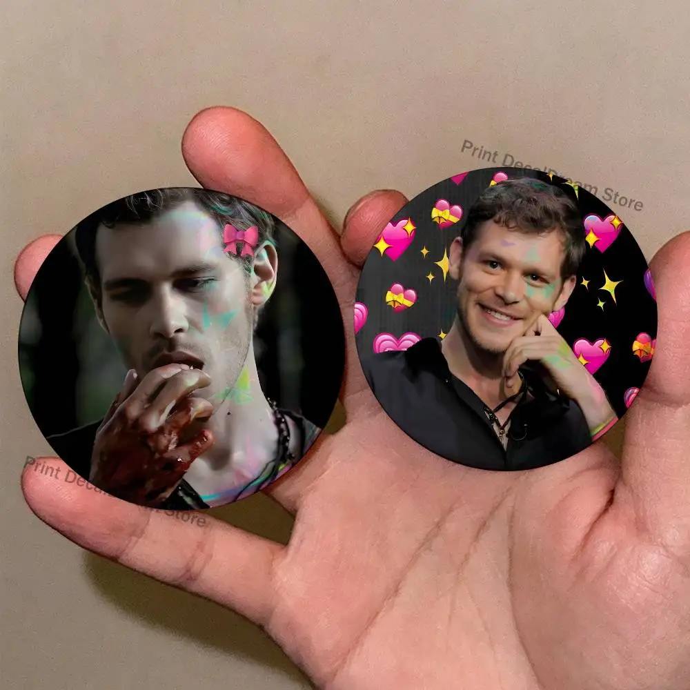 K-Klaus Mikaelson 22mm,32mm,42mm,58mm,75mm Round Badge Brooch for Various Clothing Backpacks Jewelry Accessories Gift