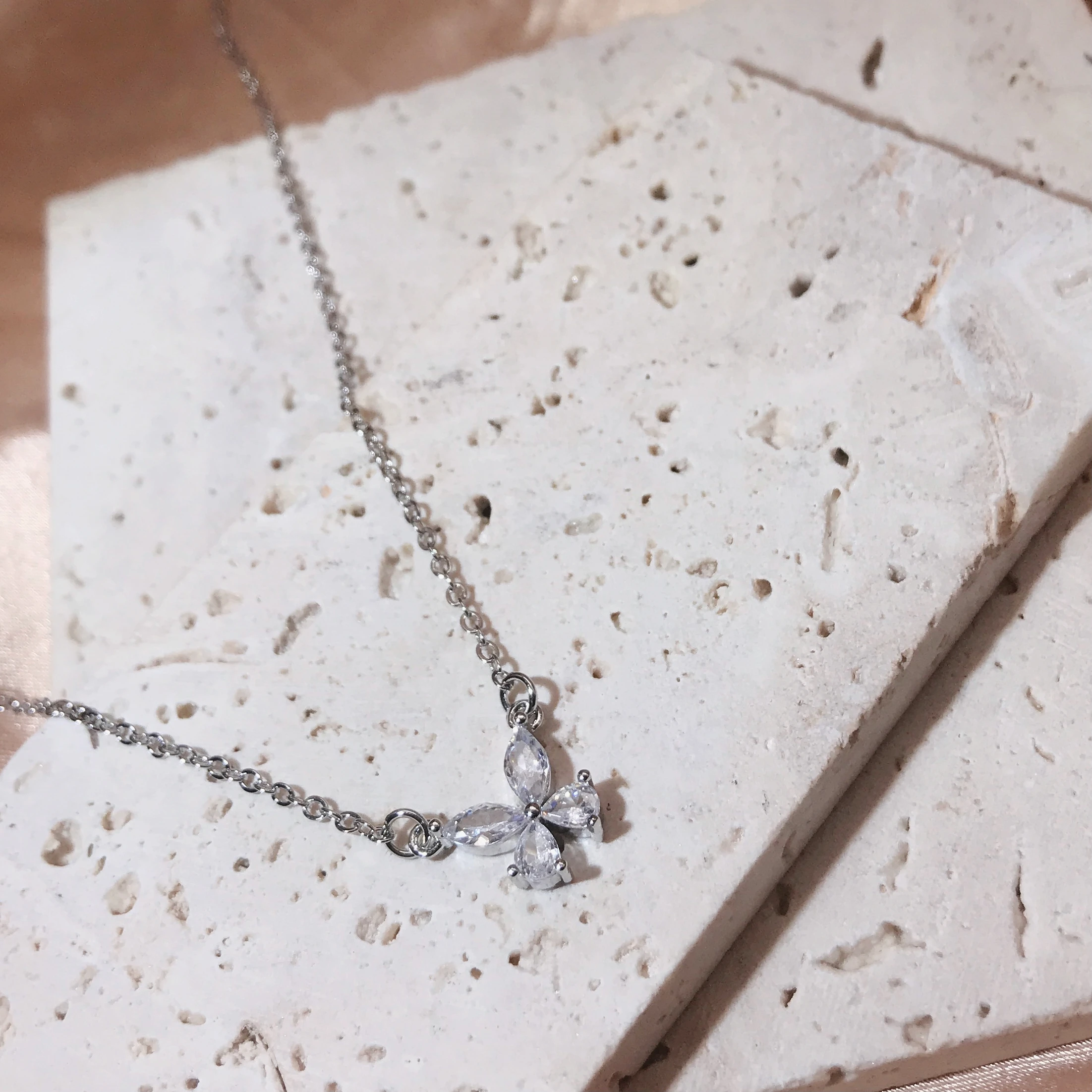 Spring/Summer New Arrival Butterfly Necklace: Elegant And Romantic, Lively And Sweet, Simple Yet Exquisite, Perfect As A Gift.