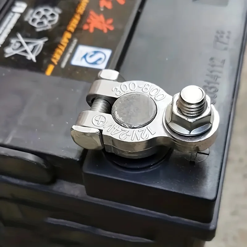 زوج واحد من أطراف مشبك البطارية لشحن بطارية السيارة مع موصلات سريعة التحرير، مناسبة لأنظمة 12 فولت و24 فولت.