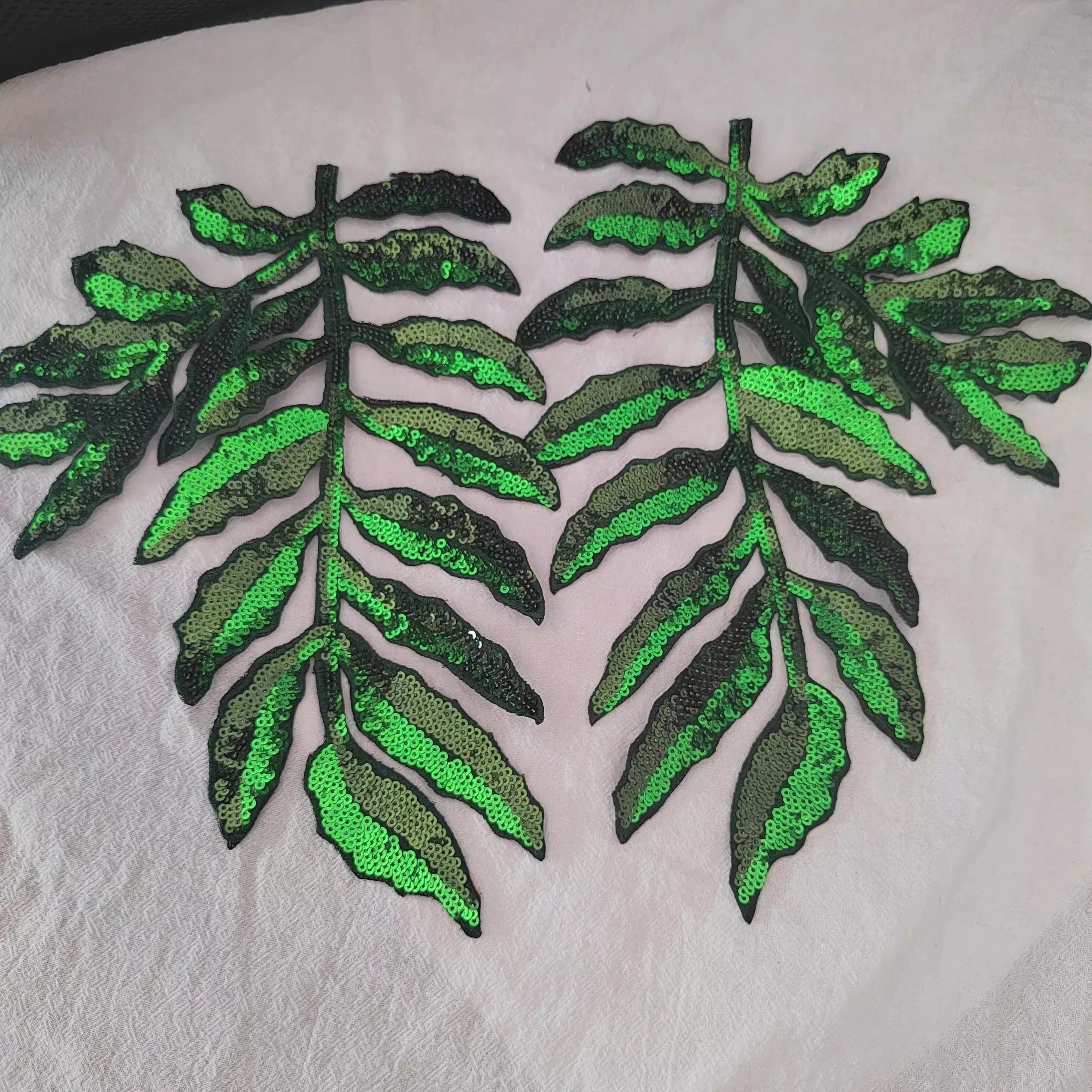 Fashion Green leaf sequins patches for clothing Embroidery leaves iron on patch high quality embroidery parches bordados para