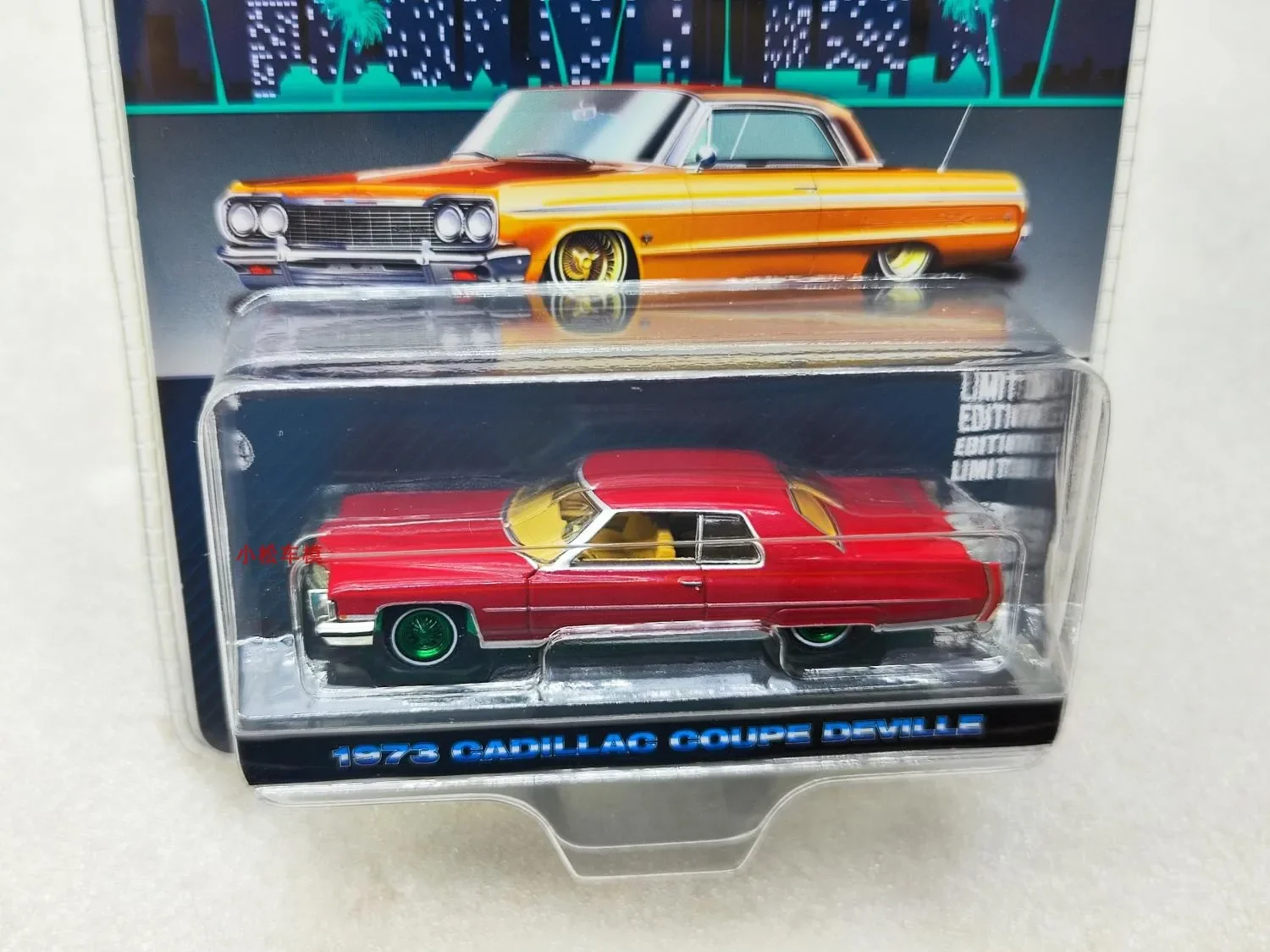 1: 64 Low lying series 3-1973 Cadillac Coupe deVille customized maroon green machine Collection of car models