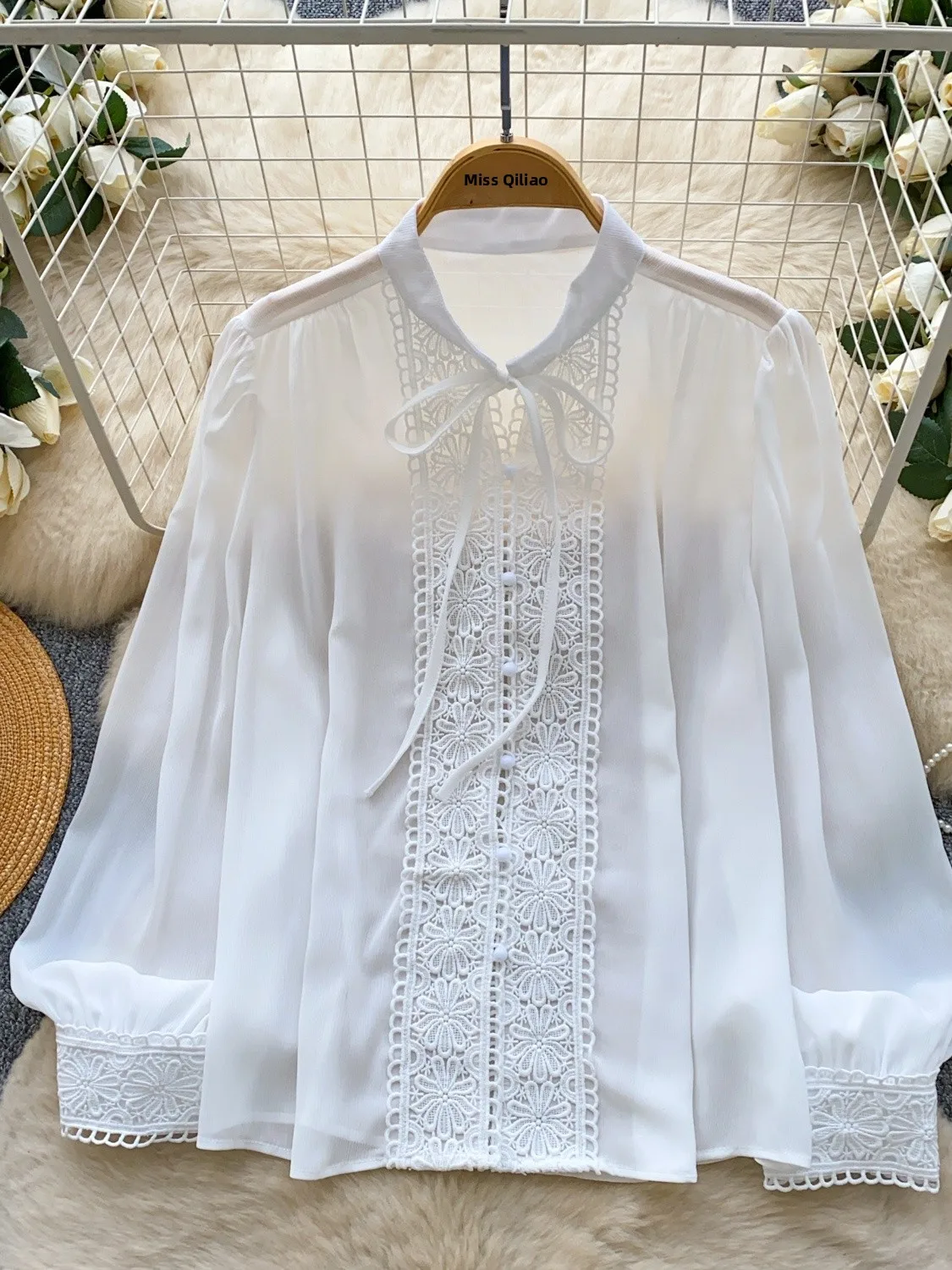 

Sweet Girli Lace Hollow out Bow Tie Long Sve Loose Commute White irt Gentle Sle Fem Faion Spring Collection