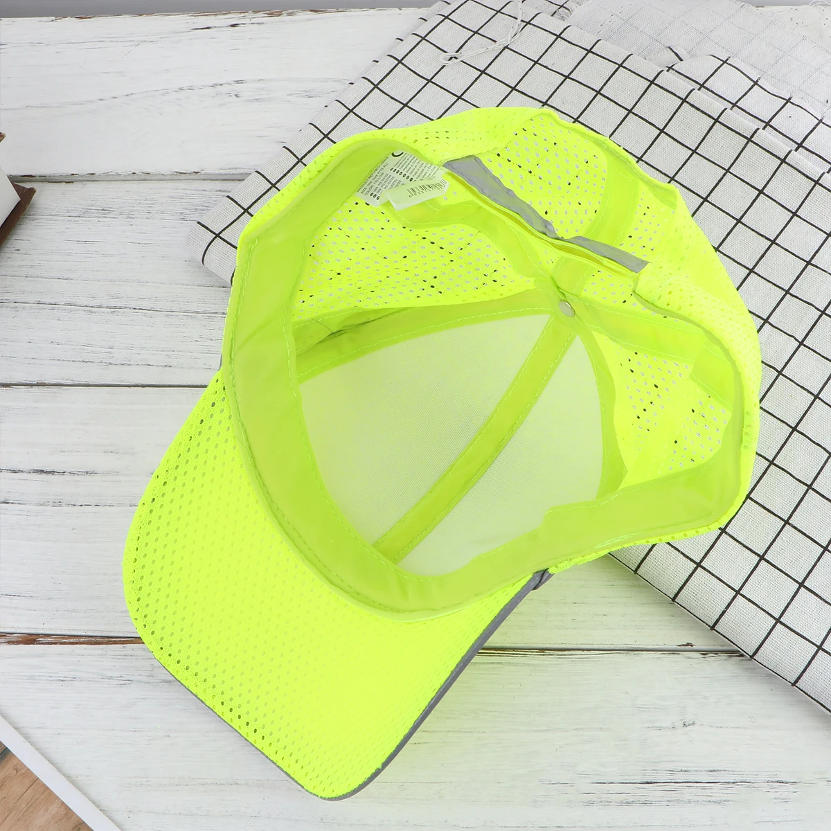 

1Pcs Reflective Safety Baseball Cap Yellow Outdoor Breathable Baseball Hat Unisex Casual Sun Protection Hat for Travel