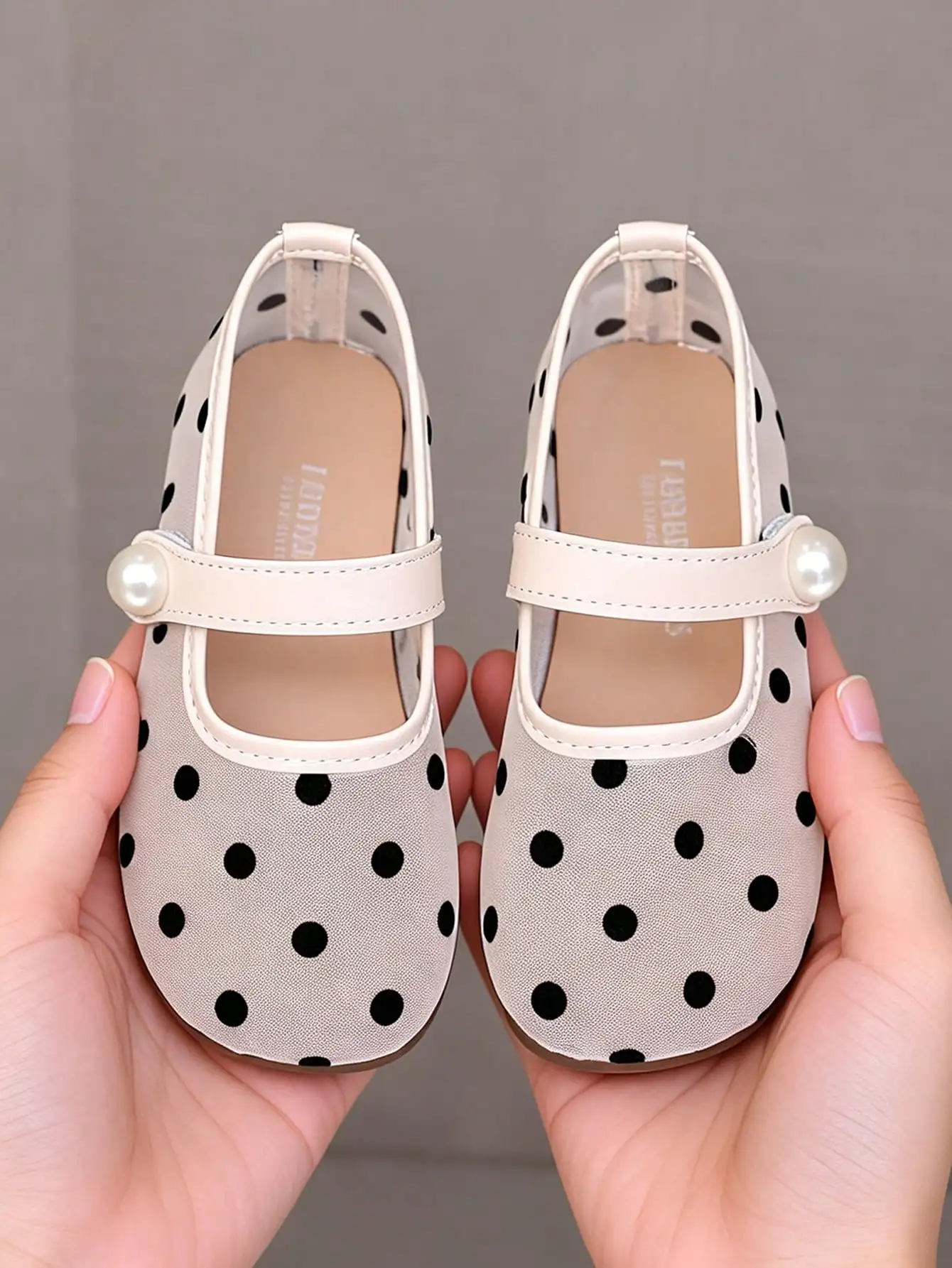 1 Pair New Girls' Black & White Polka Dot Mesh Mary Jane Shoes, Cream White Minimalist Vacation Style, Round Toe, Breathable, Durable, Non-Slip Rubber Sole, Flat Shoes, Pearl Strap Hook & Loop Closure, Suitable For 2-12 Years Old Girls, School, Daily,