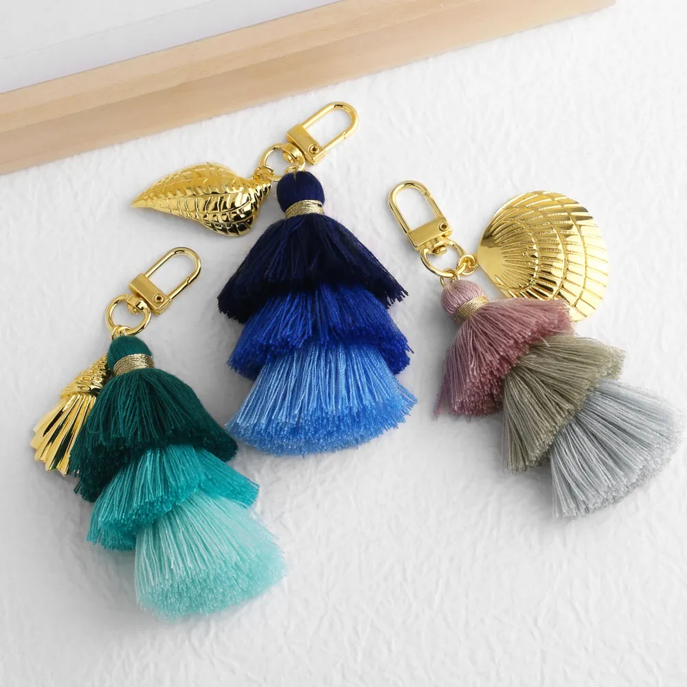 FLOLA Llaveros Boho con Borlas en Capas, Dijes de Concha Chapados en Oro para Bolsos, Carteras y Mochilas, Joyería para Mujer, Regalos kcha070