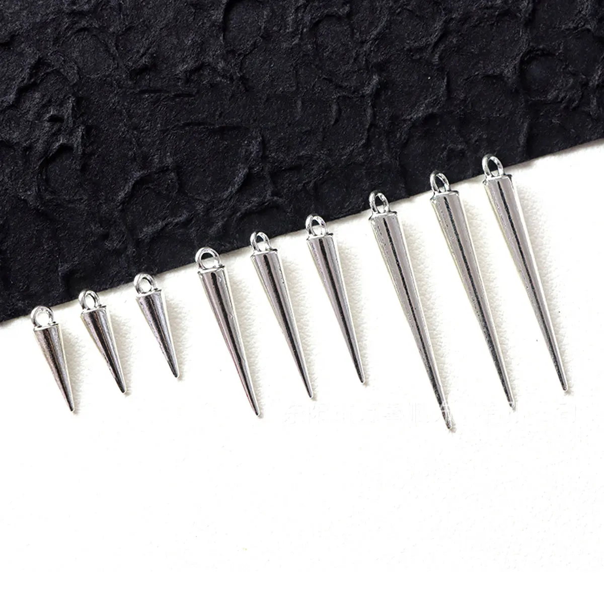 

200Pcs Silver Tone Drop Studs Spikes Spike Tear Rivet Punk Cone Metal Pendants For Earring Bracelets Jewelry DIY Charms