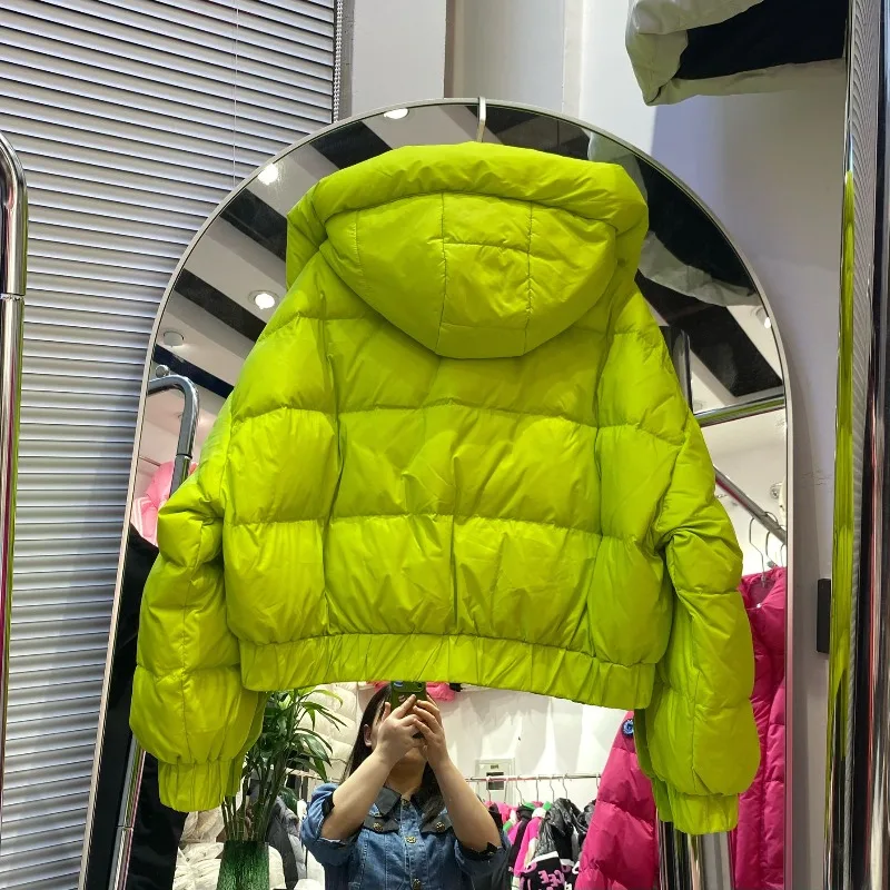 Kurze einfarbige Daunenjacke für Damen, Winter, neuer High-End-Außenstil, warme weiße Entendaunen, lose Jacke, trendige Marke für Studenten