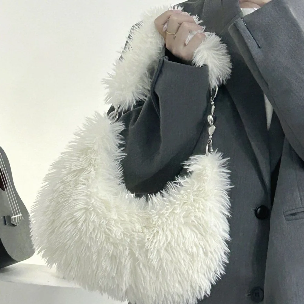 

Новые осенние и зимние сумки, милые меховые сумки, модные меховые сумки для подмышек, нишевые плюшевые ручные сумки для подмышек.