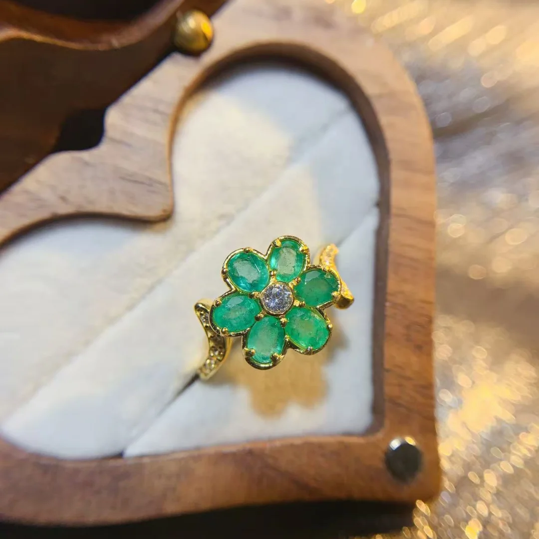 Design Version Natural Emerald Ring S925 Pure Silver Fashion Jewelry Glossy Precious Stone High Grade Banquet Fine Jewellery