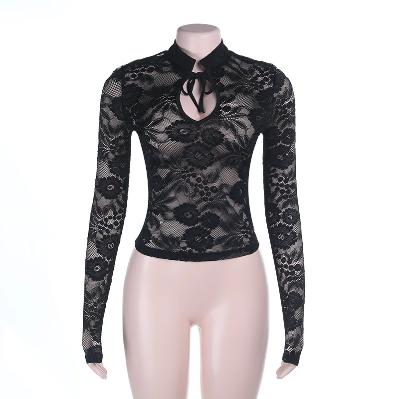 Modisches, schlankes, kurzes Hemd mit Spitze und langen Ärmeln, Herbst 2026, Damen-Kleidung im europäischen Stil, ausgehöhltes Oberteil im Großhandel