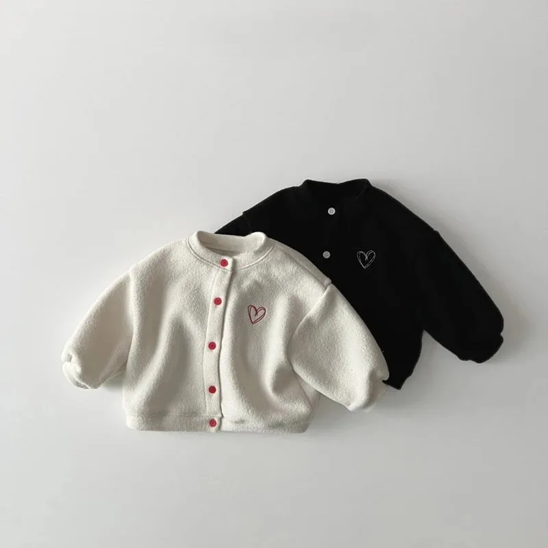 

Autumn Winter Children's Fleece Coat New Round Neck Long Sleeved Love Embroidered Contrasting Buttons Simple And Cute Jacket
