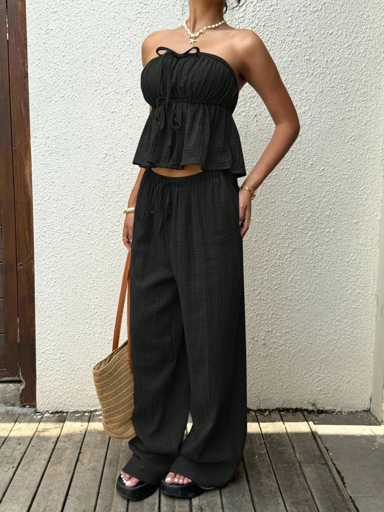 2ピースセットの女性用衣装、新しい女性用カジュアルツーピース、レースアップトップとパンツ