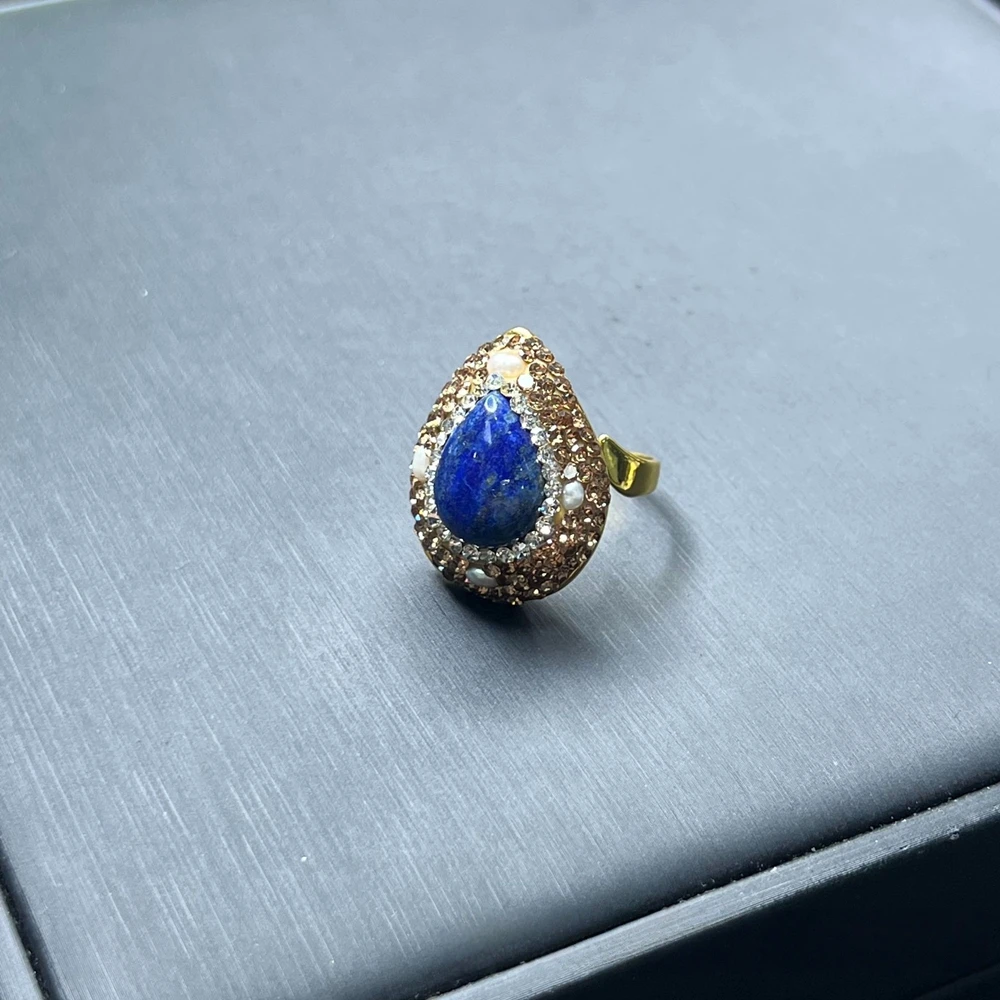 خاتم اللازورد على شكل قطرة ماء طبيعية مصنوع يدويًا مع ترصيع كريستالي فريد من لؤلؤ المياه العذبة وحجر الراين - مجوهرات ذات طراز بسيط