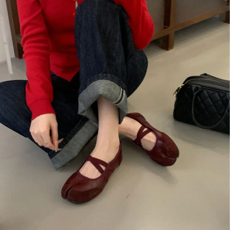 

Cross Strap Split Toe Ballet Flats Trainers Women Ballerina Tabi Walking Woman Mary Jane Shoes