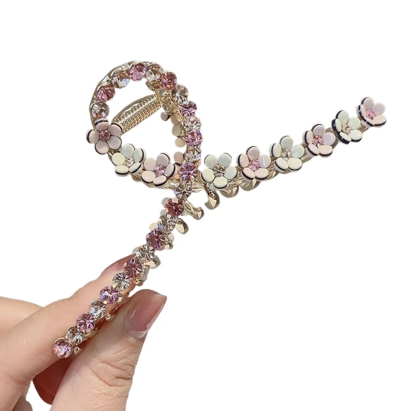 

Gentle temperament, bright flowers, bright diamond hair, high-end sense, light luxury shark clip hair