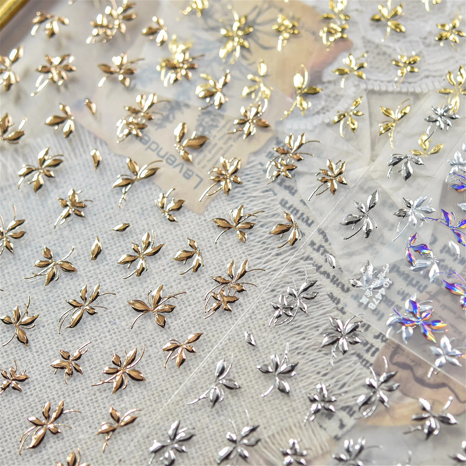 

Hot Stamping Hand Painting Flower Leaves Gold Petal Metal Self Adhesive Nail Art Stickers Plant Charming Daisy Manicure Decals