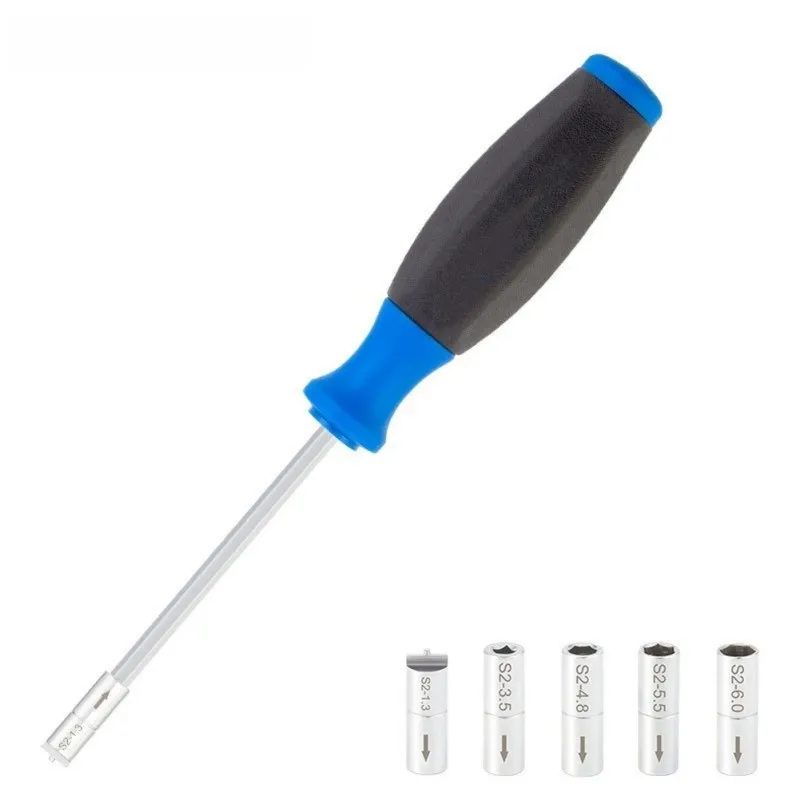 

Набор ключей для спиц велосипедных колес, включая 5 размеров головок и длинный стержень для доступа к внутренним спицам