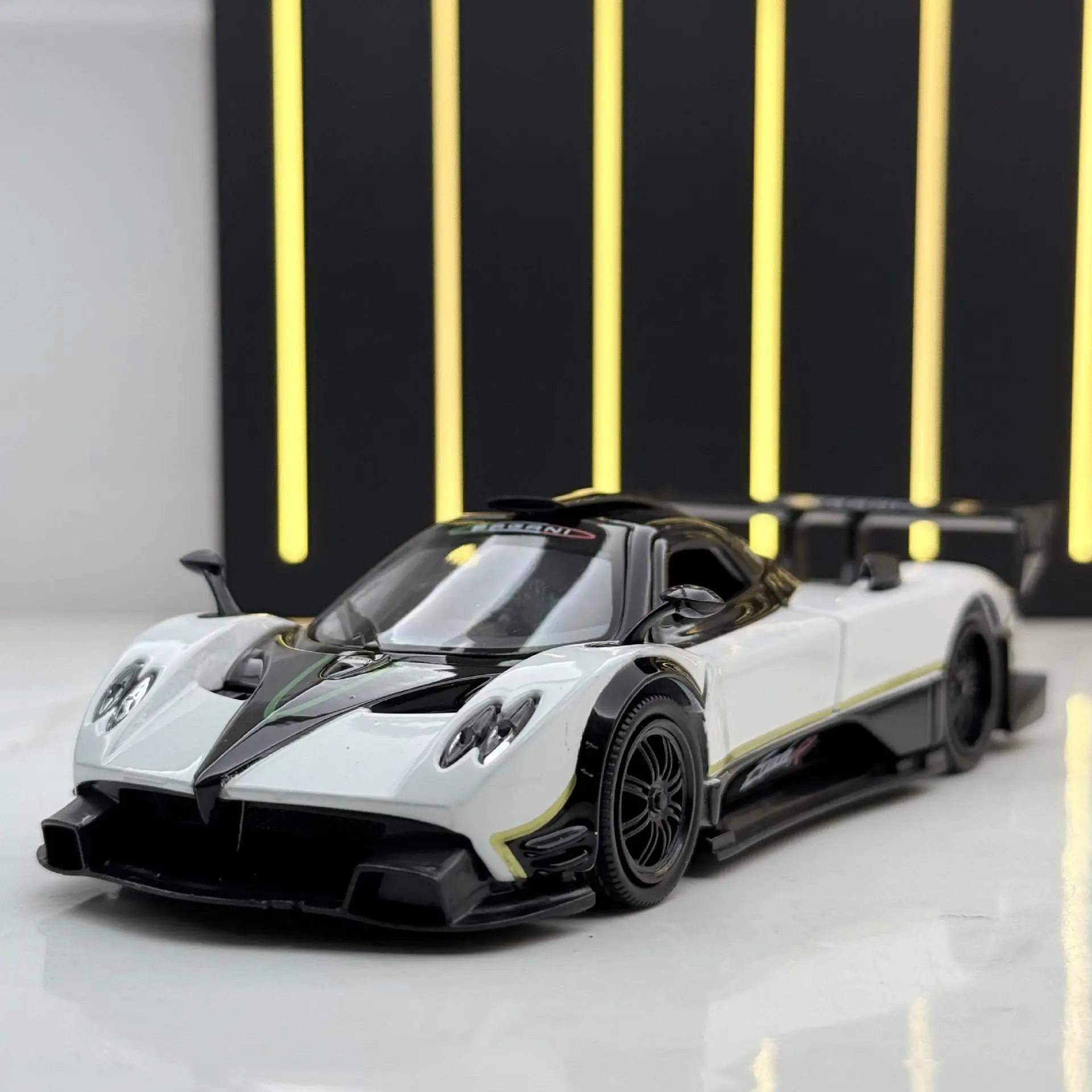 Pagani Zonda R – modèle de voiture en alliage, supercar, son et lumière, jouet à collectionner pour enfants, cadeau d'anniversaire, 1:32