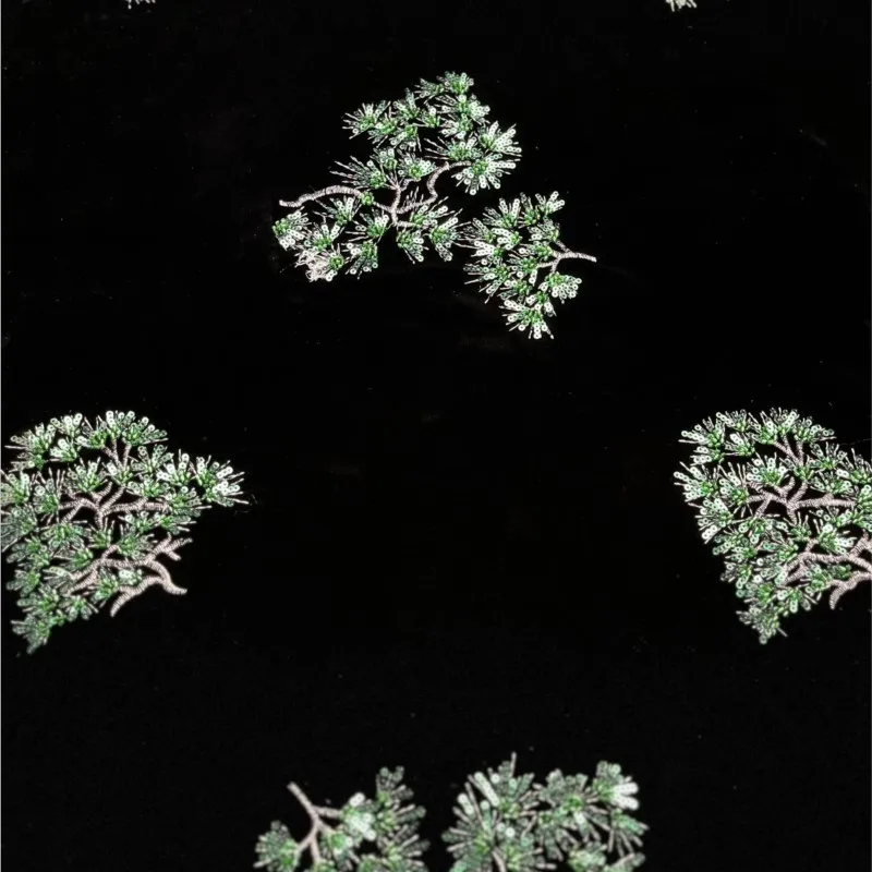 Nuovo set alto in tessuto di velluto di seta con ricamo pesante con paillettes ad ago di pino verde autunno e inverno