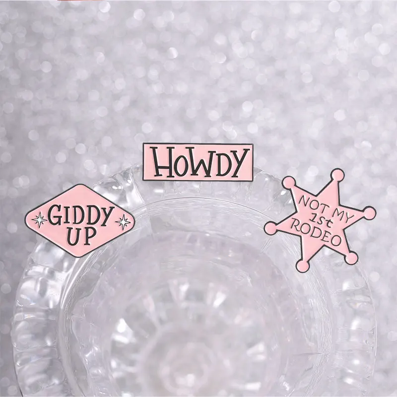 Rosa Cowgirl-Emaille-Anstecknadel, Stern, Hufeisen, Hut, Stiefel, Broschen, Howdy Giddy Up Abzeichen, Not My 1st Rodeo, Wild West Schmuck, Geschenk für Freunde – Detail 2