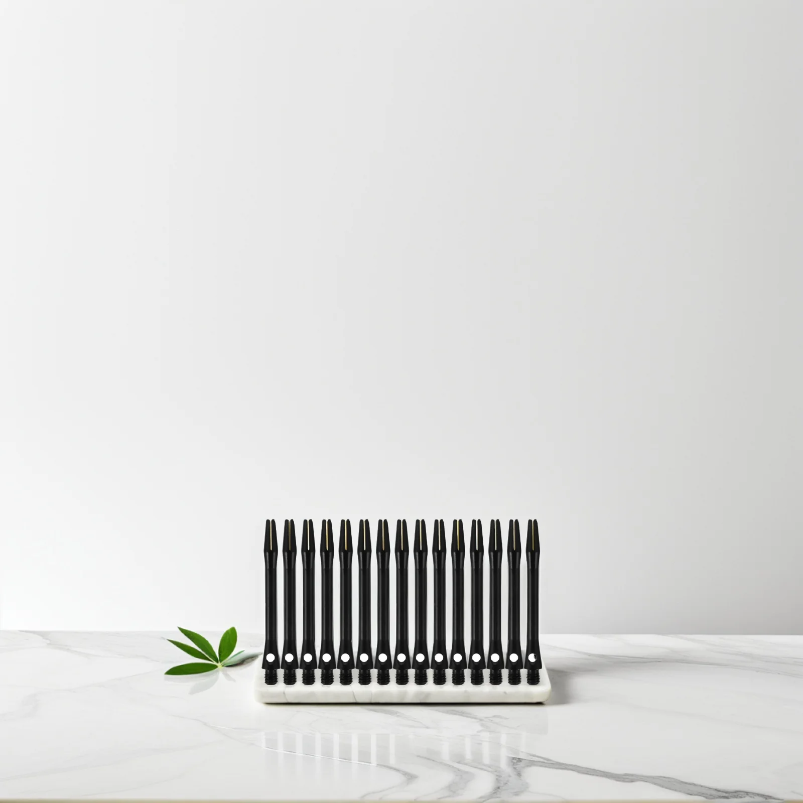 

Набор из 15 универсальных дротиков: прочные износостойкие стержни для стальных наконечников, легкие и портативные.