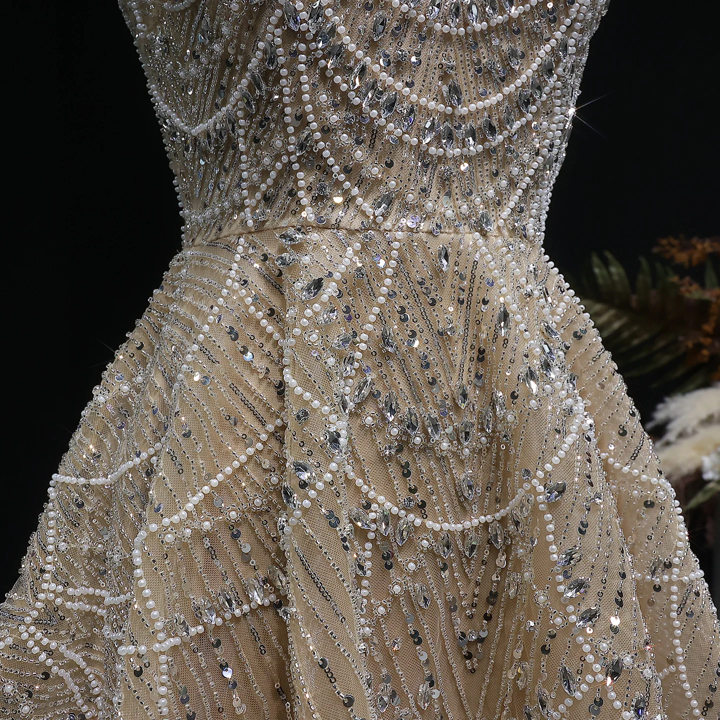 Sharon Said Dubai Hochwertiges Silbernes Kurzes Abendkleid mit Spaghettiträgern, Schwer Perlenbestickt, Arabische Damen Hochzeits- und Partykleider SS649 Maßanfertigung – Detail 11