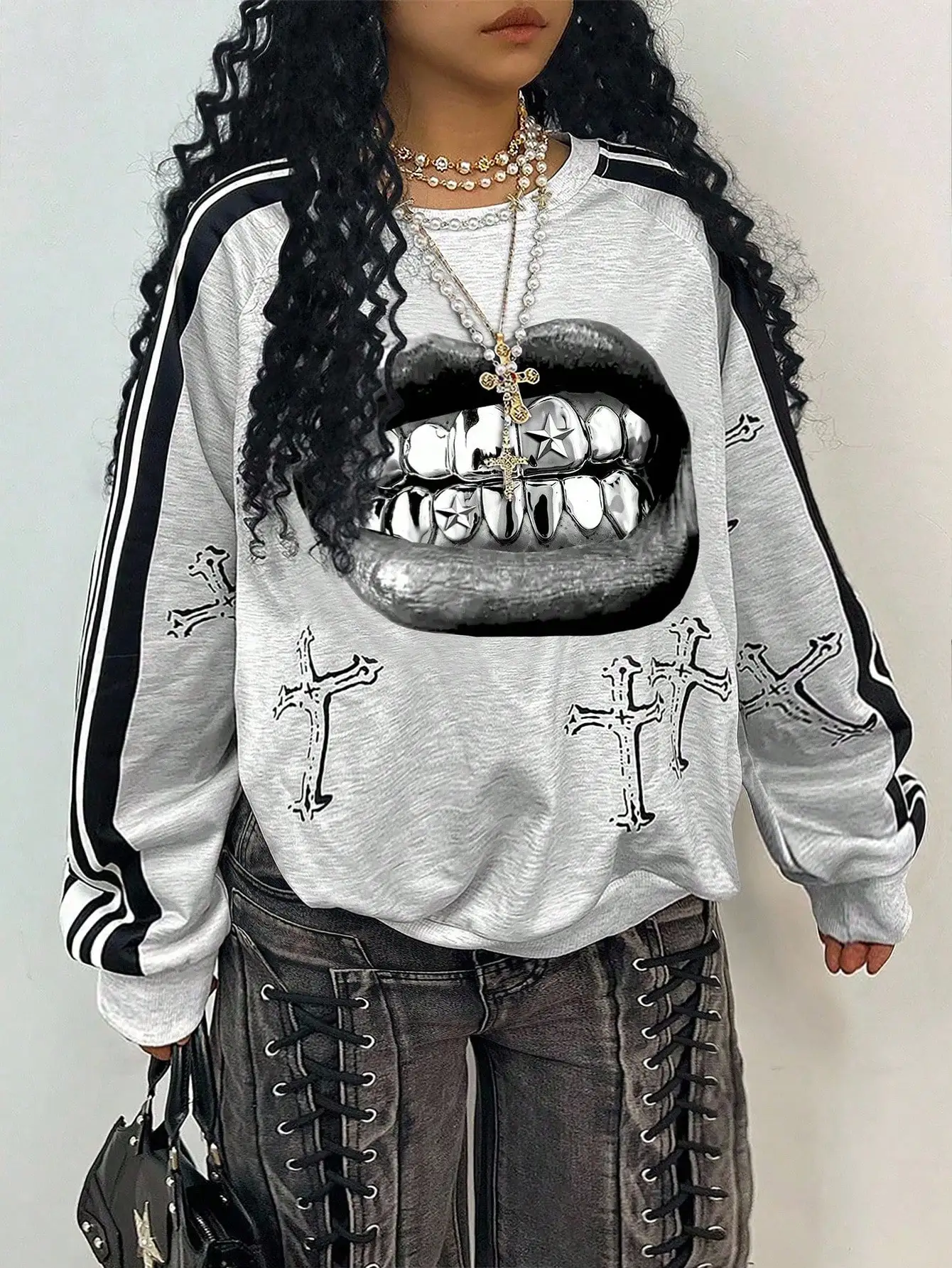 Damska bluza plus size z nadrukiem cyfrowym, motywem ust i krzyża, modny styl powrót do szkoły/na uczelnię, jesienna odzież.