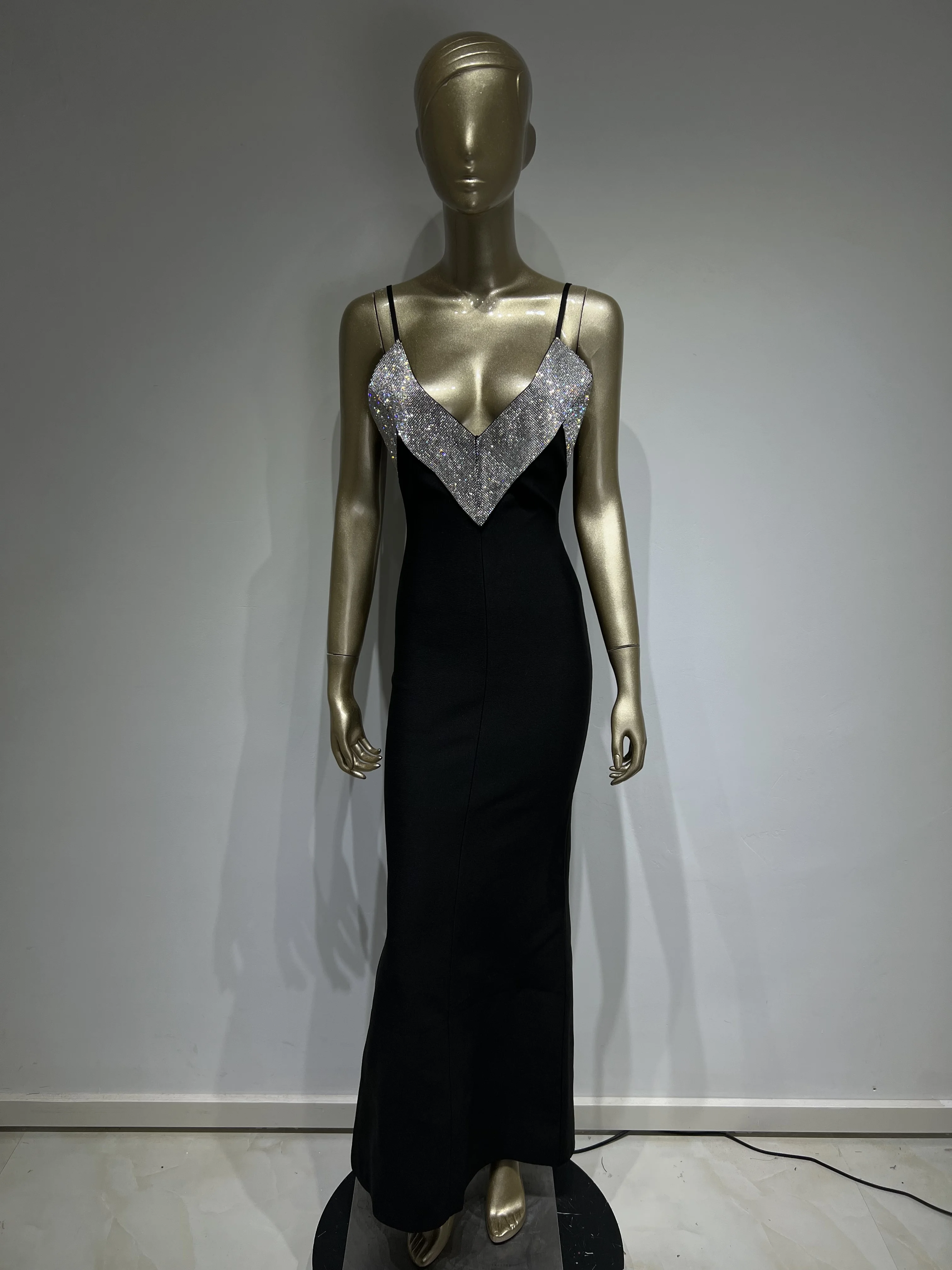 Kobiety lato Sexy V Neck Backless Crystal Black Diamonds bandaż Maxi sukienka 2023 dzianiny elegancka wieczorowa, klubowa Party Dress