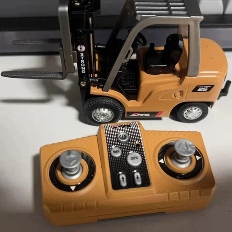 

Вилочный погрузчик из сплава с дистанционным управлением 1:64, забавная настольная игрушка, полномасштабный автомобиль с дистанционным управлением, детская игрушка, подарок на день рождения