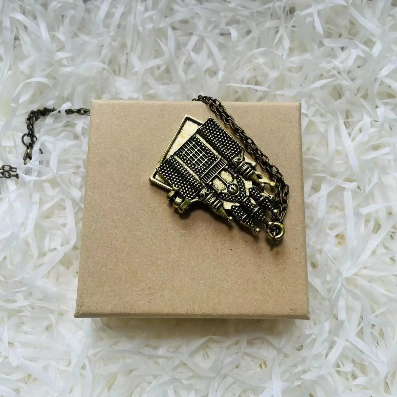 Starożytny Naszyjnik z Zawieszką w Kształcie Zamku w Pudełku Prezent na Halloween Boże Narodzenie Nowy Rok Urodziny dla Dzieci Akcesorium do Cosplayu