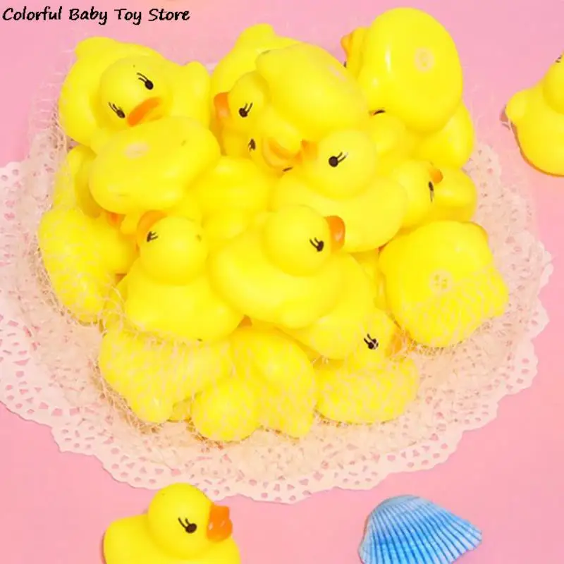 12 stücke Nette Mini Bunte Gummi Float Quietschende Sound Ente Bad Spielzeug Baby Bad Wasser Pool Lustige Spielzeug Für Mädchen jungen Geschenke