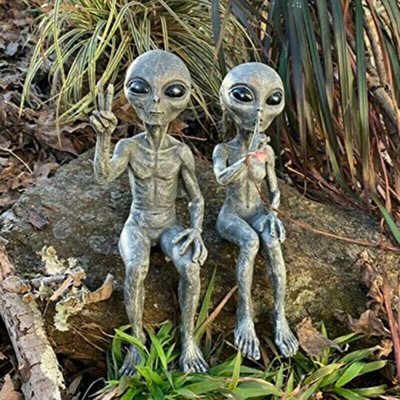 2PS New Outer Space Alien Accessories Statue Martians Garden Figurine Set For Home Indoor Outdoor Decoration Courtyard Ornaments