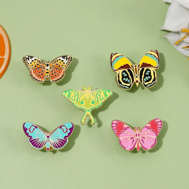 Colorful Butterfly Enamel Pins Custom Cartoon Animal Insect Brooches Badge Lapel On Backpack Hat Clothes Jewelry Gifts Wholesale