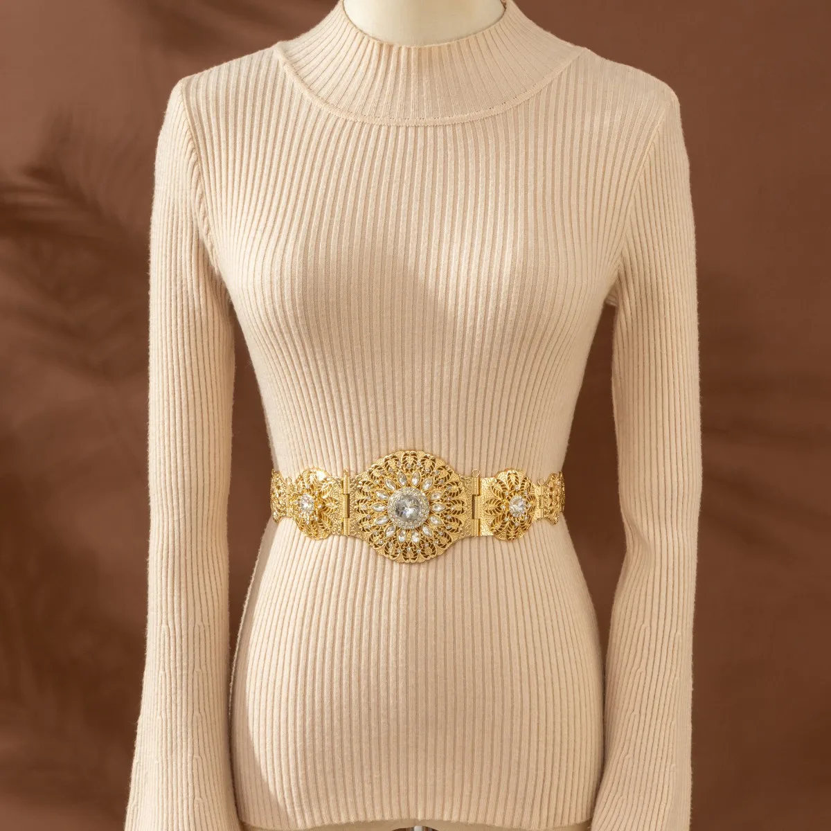 

Luxury Arab Bride Wedding Belt Gold Cutout Carved Heavy Metal Belt Jewelry Women'S Waist Chain Holiday Gift