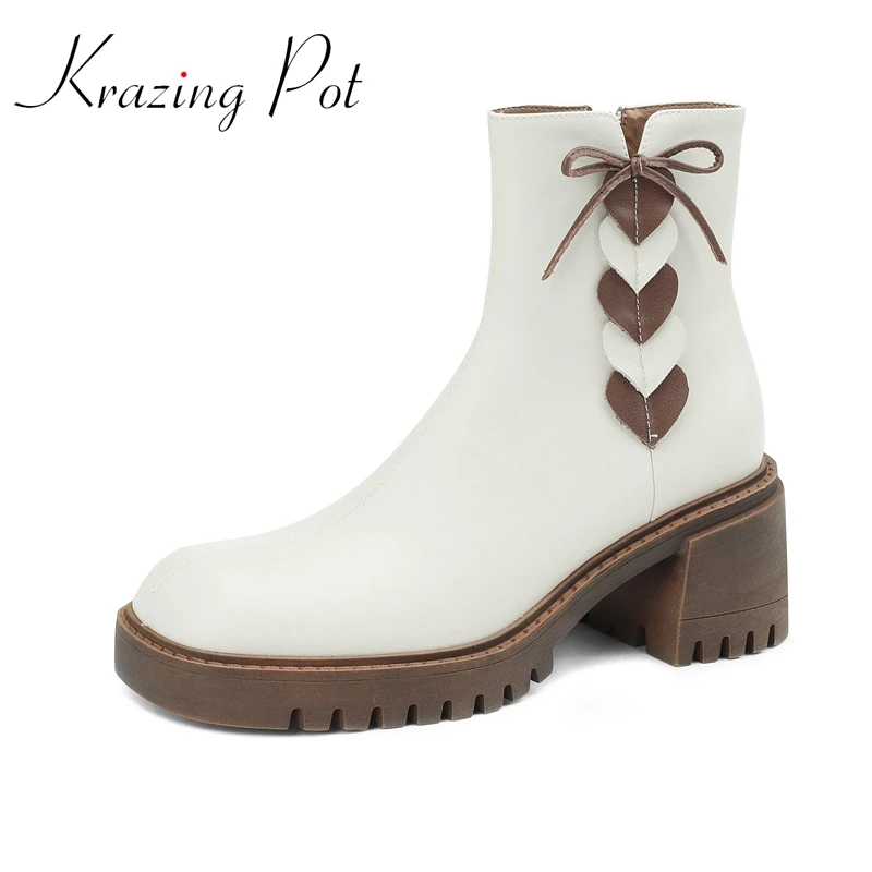 

Krazing Pot 2026 Full Grain Leather Square Toe Thick High Heels Retro Fashion Bowtie Handmade Gentlewomen Slip On Ankle Boots